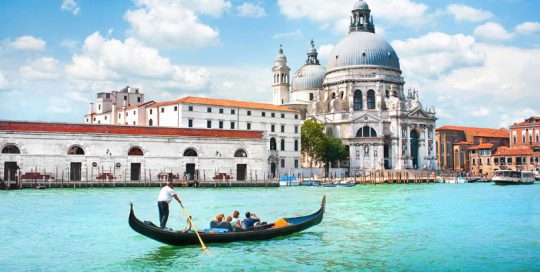 טיסה לונציה - שייט בגונדולה