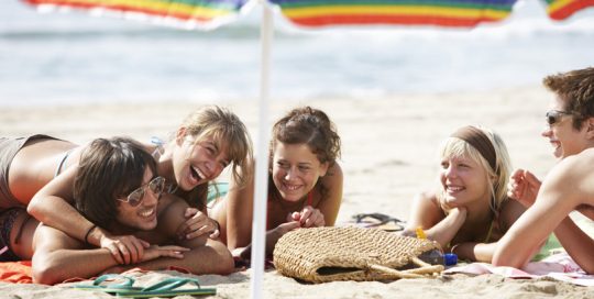 חבר'ה על חוף הים