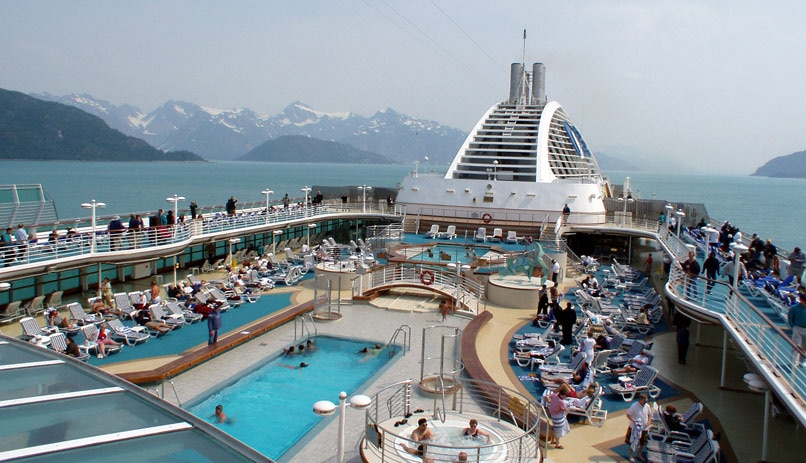 בריכה על הסיפון העליון, הפלגת נופש