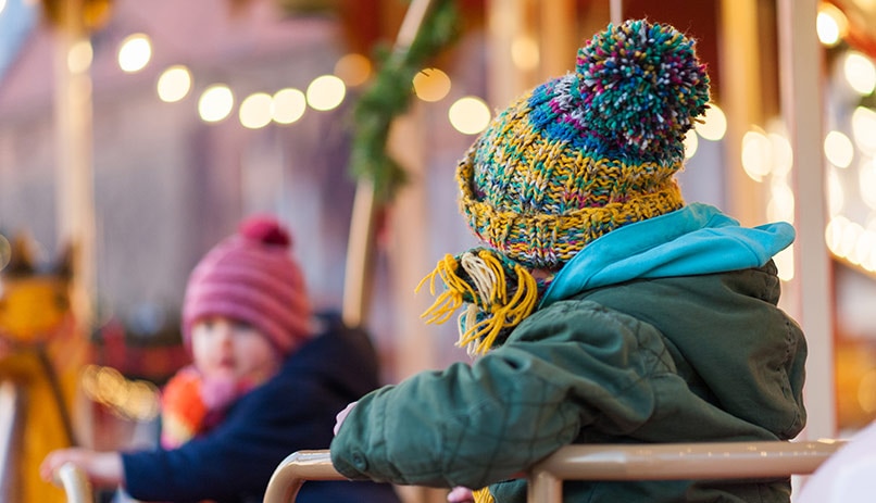 ילדים על קרוסלה