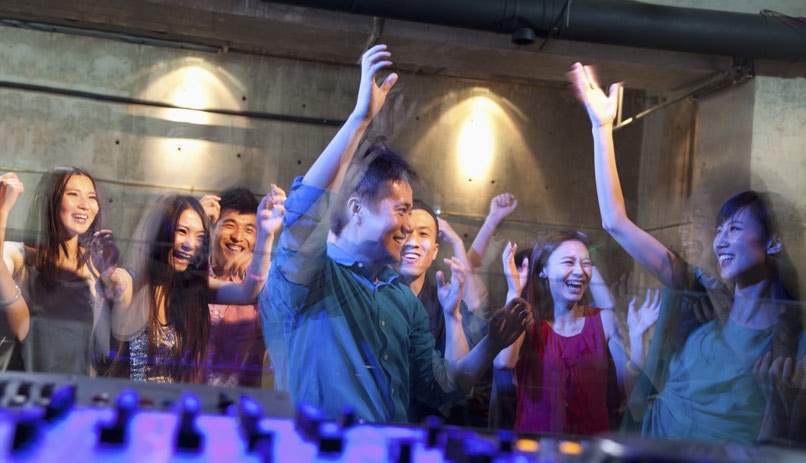 צעירים סינים חוגגים