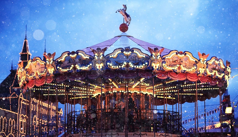 קרוסלה מסורתית, מול בית העירייה של פריז