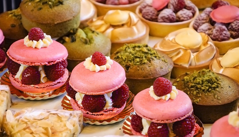 ויטרינה של פטיסרי צרפתי