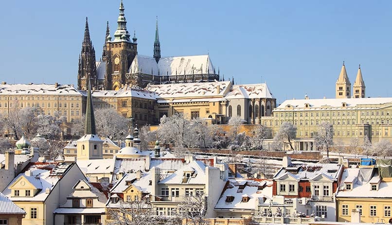 מצודת פראג והעיר מושלגות