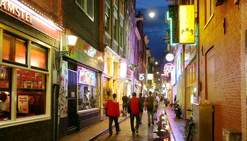 חיי לילה שוקקים. אזור החלונות האדומים, אמסטרדם