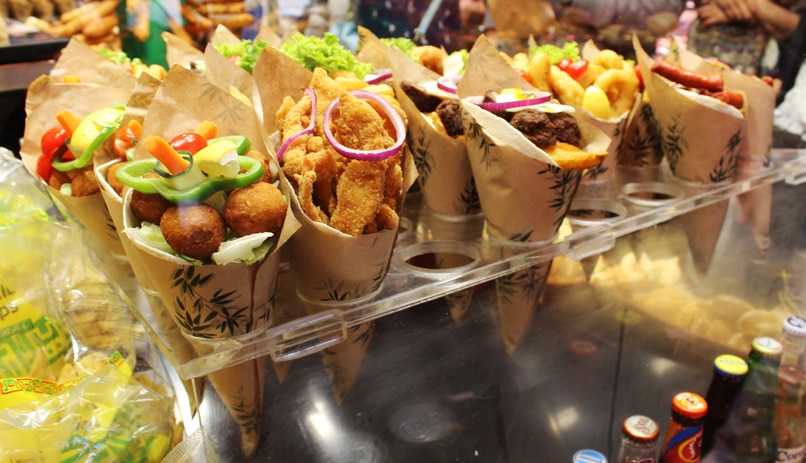 דוכן טאפאס בשוק בוקריה בברצלונה