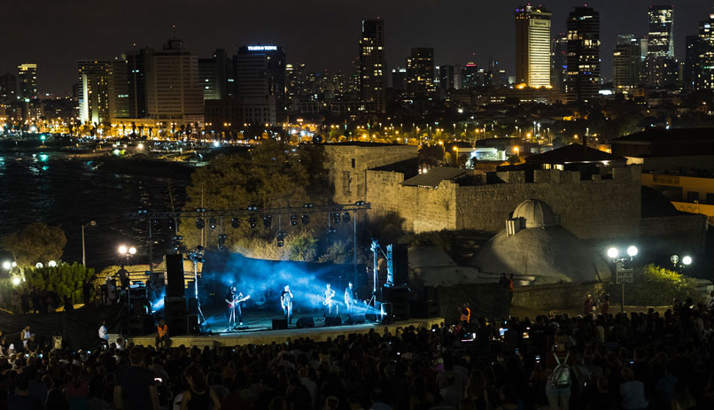 See the sea? Live show in the open air