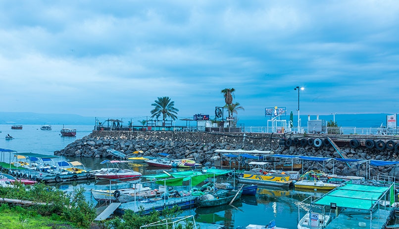 The kinneret lake - view from Tiberias' promenade. Photo by Udi Goren